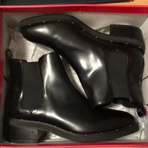 Schwarze Boots mit Nieten
